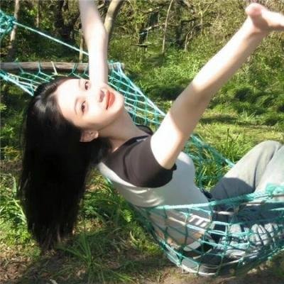 穿黑衣的女孩